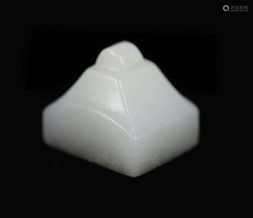 A Chinese white jade rectangular seal, 2.6 cm wide