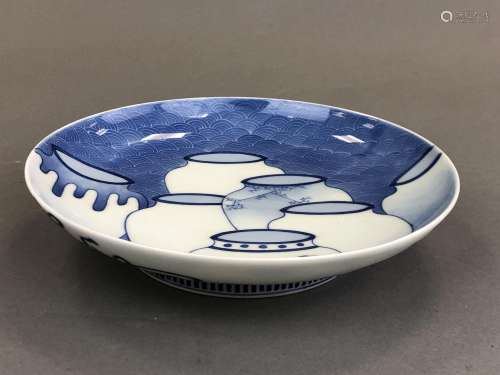Coupe en porcelaine de Nabeshima à décor en bleu s…