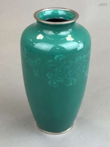 Vase en porcelaine émaillée monochrome vert et déc…