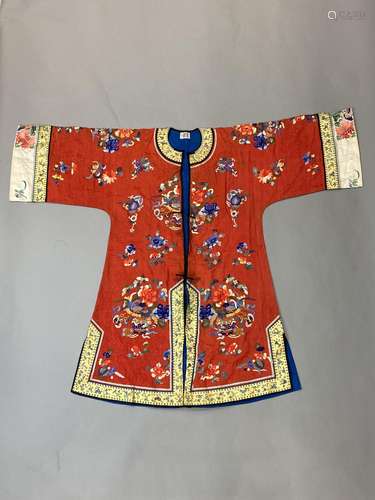 Robe en soie et fils de soie brodés, à décor polyc…