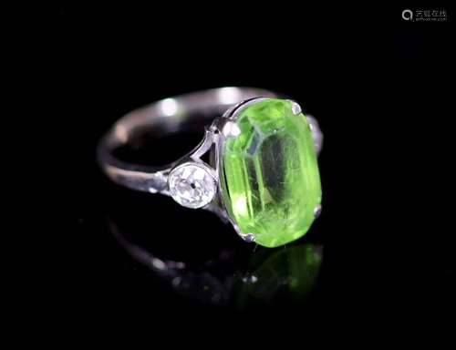 A 9ct white gold oval cut peridot set dress ring, with diamo...