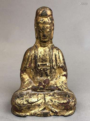 *Statuette de Guanyin en bronze moulé laqué or. La…