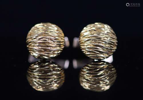 A modern pair of Kutchinsky 18ct gold cufflinks