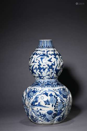 A Chinese Porcelain Blue and White Birds and Flowers Double-...