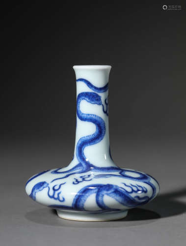 A Chinese Porcelain Blue and White Dragon Vase