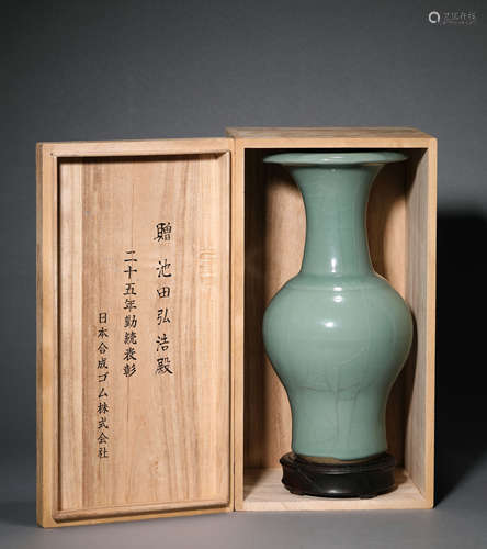 A Chinese Porcelain Grey-Glazed Vase