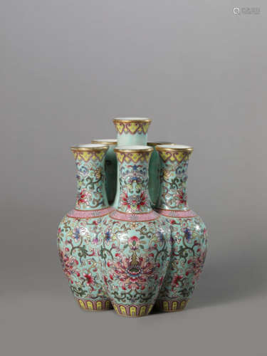 A Chinese Porcelain Famille-Rose Green-Ground Interlock Bran...