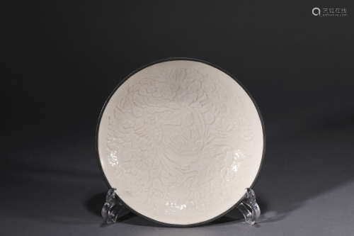 A Chinese Porcelain Ding-Type Phoenix Dish