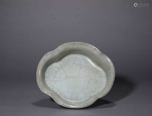 A Chinese Porcelain Ge-Type Loed Washer