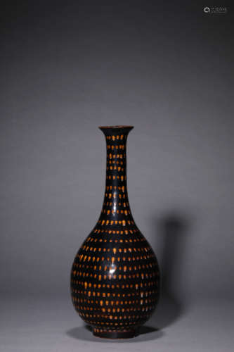 A Chinese Porcelain Jizhou-Type Vase