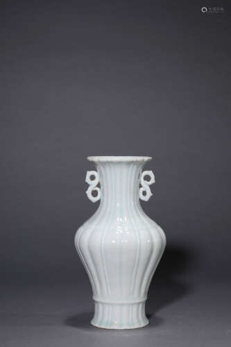 A Chinese Porcelain Guan-Type Lobed Vase