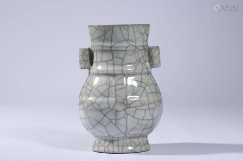 A Chinese Porcelain Ge-Type Arrow Vase