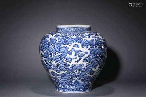 A Chinese Porcelain Blue and White Dragon Vase