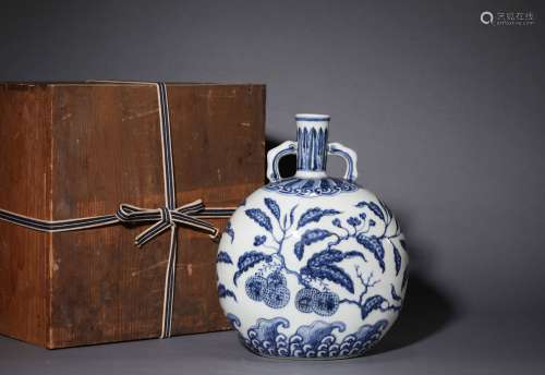 A Chinese Porcelain Blue and White Moonflask