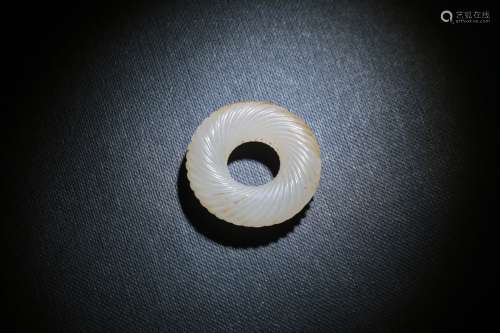 白玉扭繩紋環