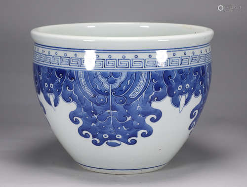 Qing Dynasty Kangxi blue and white gluttonous pattern jar