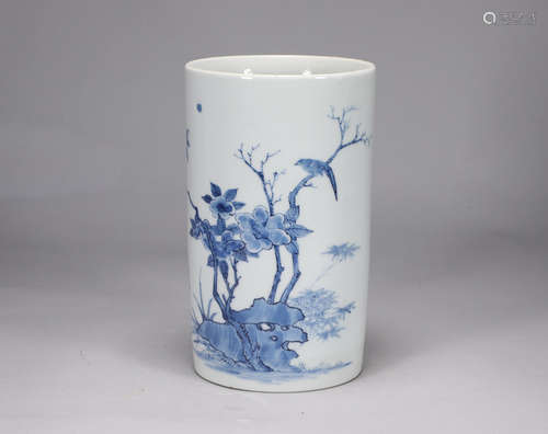 Blue and white flower and bird pen holder in Shunzhi of Qing...