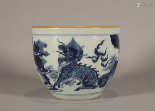 Kangxi blue-and-white unicorn jar in Qing Dynasty.