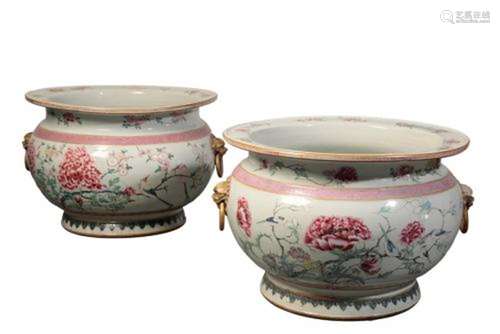 A MAGNIFICENT PAIR OF CHINESE FAMILLE ROSE FISHBOWLS