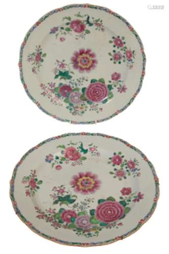 A PAIR OF CHINESE FAMILLE ROSE DISHES