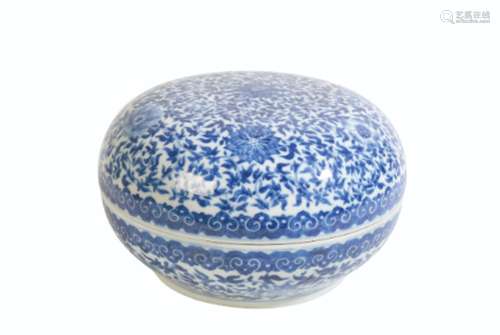 A CHINESE BLUE AND WHITE CUSHION BOX