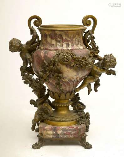ROBERT Elias (1819 - 1874) - Grande vasque en marbre brèche ...