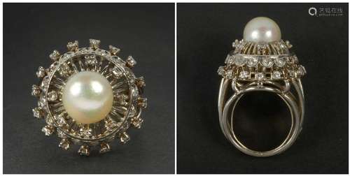 Bague en platine sertie d'une perle et de diamants tail...