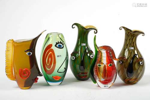 Ensemble de cinq vases en verre multicouche de Murano souffl...