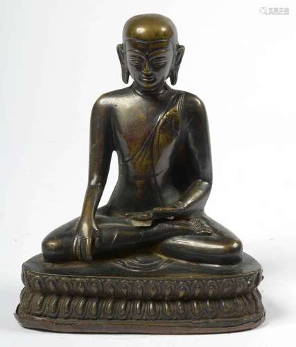 "Divinité assise sur une fleur de lotus" en bronze...