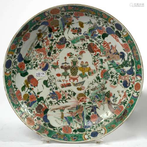 Important plat rond en porcelaine polychrome de Chine dite &...