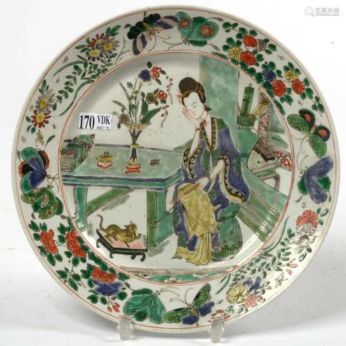 Une assiette ronde en porcelaine polychrome de Chine dite &q...