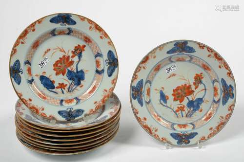 Suite de 10 assiettes en porcelaine polychrome Imari de Chin...