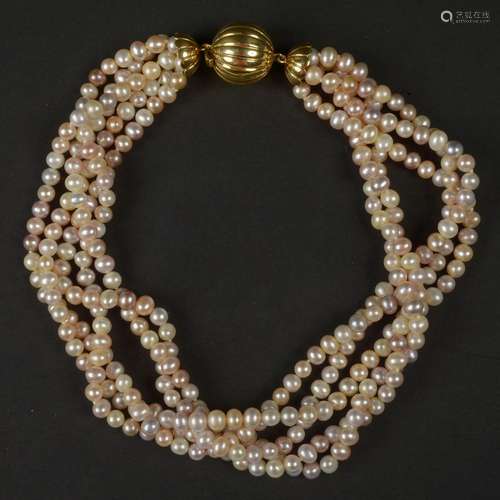 Collier de 5 rangs de perles aux nuances de rose et au fermo...