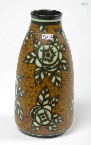 CATTEAU Charles (1880 - 1966) - Vase en faïence polychrome d...