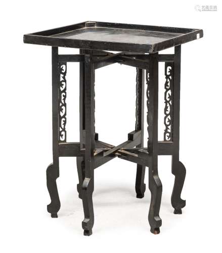 A CHINESE BLACK LACQUER WOOD TABLE, 20TH CENTURY.