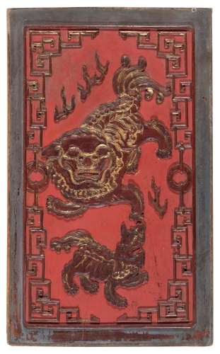 A CHINESE PINK LACQUERED WOOD PANEL, FIRST HALF 20TH CENTURY...