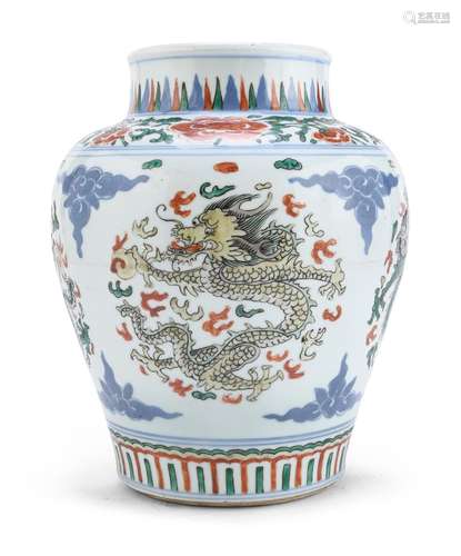 A CHINESE POLYCHROME ENAMELED PORCELAIN JAR, 19TH CENTURY.