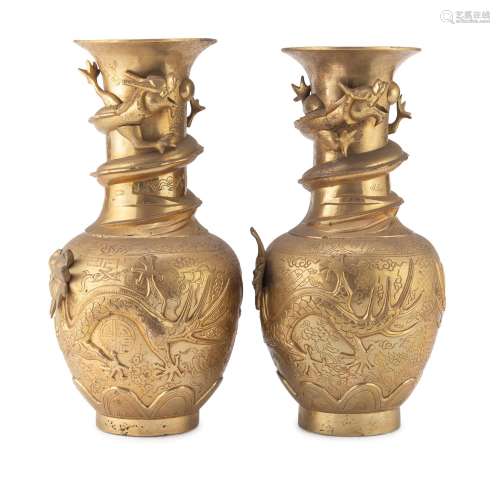 A PAIR OF CHINESE BRONZE VASES. 20TH CENTURY.