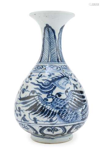 A CHINESE WHITE AND BLUE PORCELAIN VASE, 19TH CENTURY.