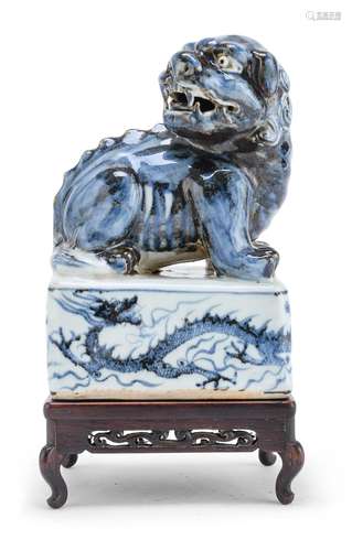 A CHINESE WHITE AND BLUE PORCELAIN GUARDIAN LION, LATE 19TH ...