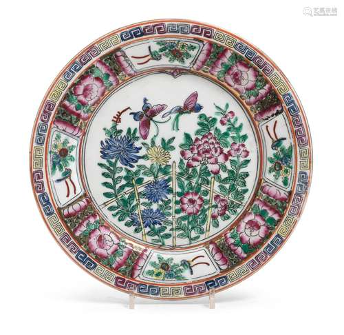 A CHINESE POLYCHROME ENAMELED DISH, 20TH CENTURY.