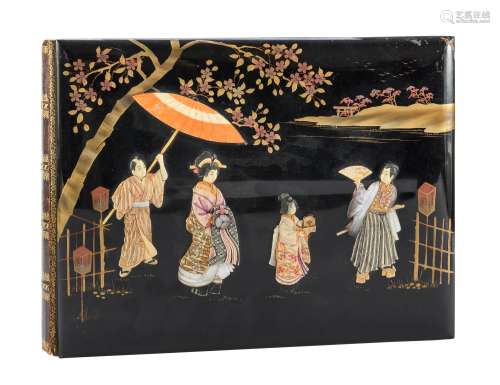 A JAPANESE PHOTO CASE, FIRST HALF 20TH CENTURY.