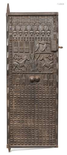 AN EBONY DOOR, AFRICAN ART. EARLY 20TH CENTURY.