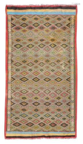 A PERSIAN CARPET, EARLY 20TH CENTURY.