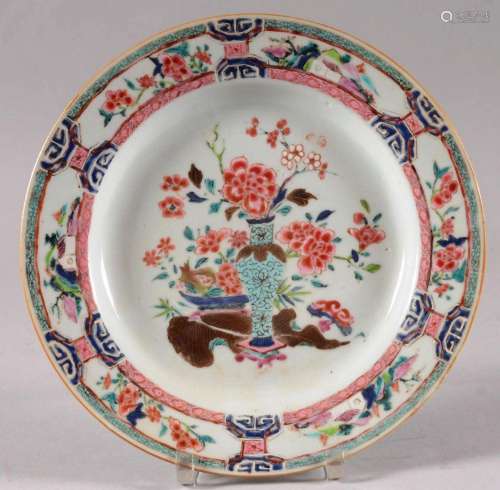 Assiette circulaire en porcelaine de Chine