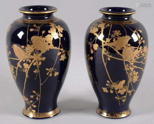 JAPON Paire de vases