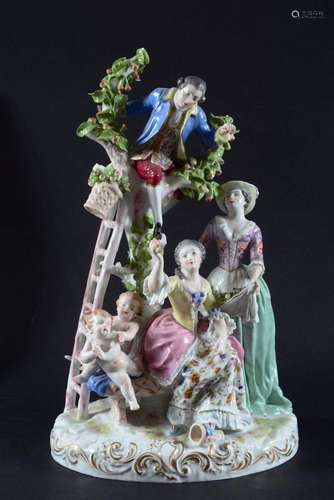 Grand groupe en porcelaine allemande.