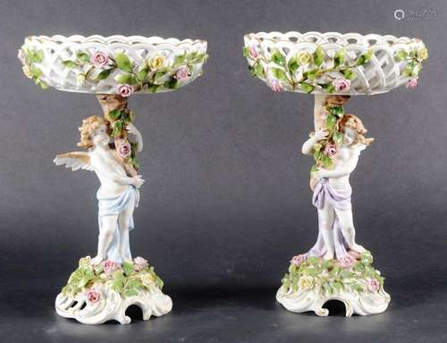 Paire de coupes en porcelaine allemande.