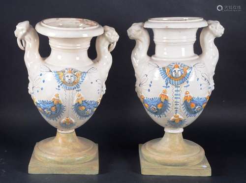 NEVERS paire de vases amphores