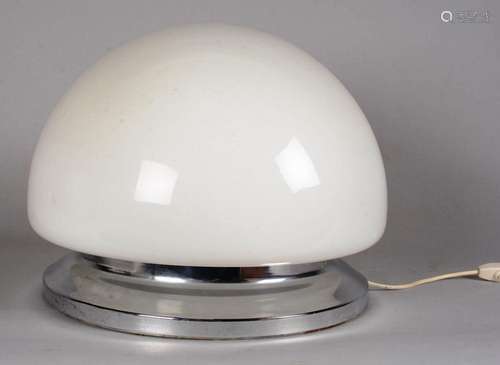 Lampe à poser en globe opalin